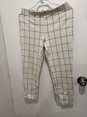 Womwn Cream Grid Print Leggings